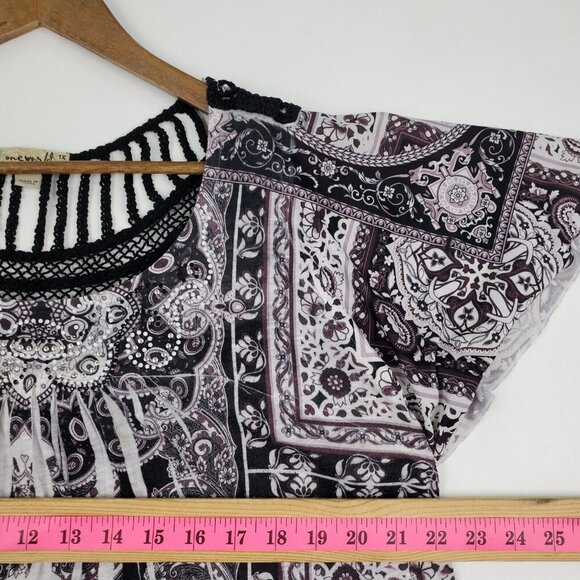 One World Womens Embellished Short Sleeve Top Blouse Size 1X Crochet Back Detail - Picture 14 of 15